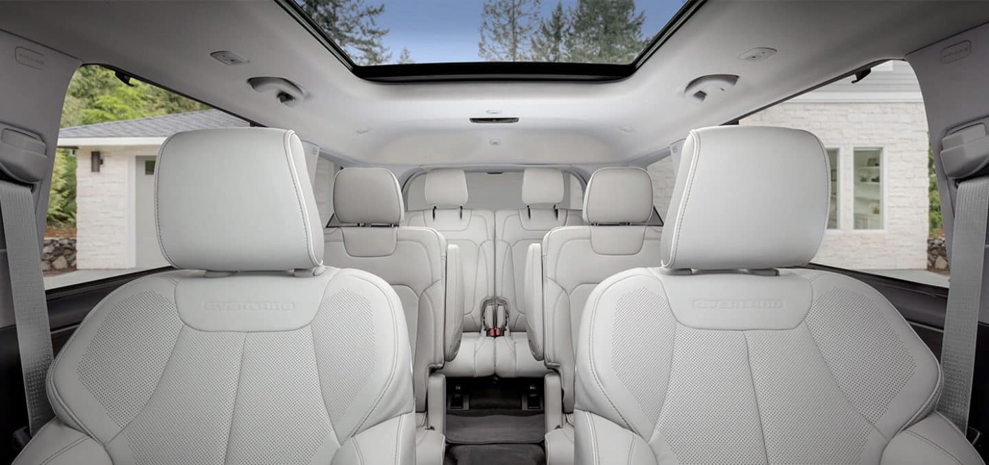 Display Three rows of seating and an overhead sunroof in the 2023 Jeep Grand Cherokee.