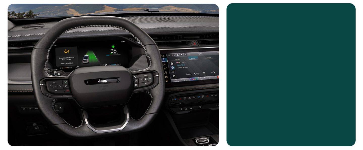 La pantalla digital en el panel de instrumentos en un Jeep Cherokee 2026, en la que se muestra la alerta por conductor somnoliento.
