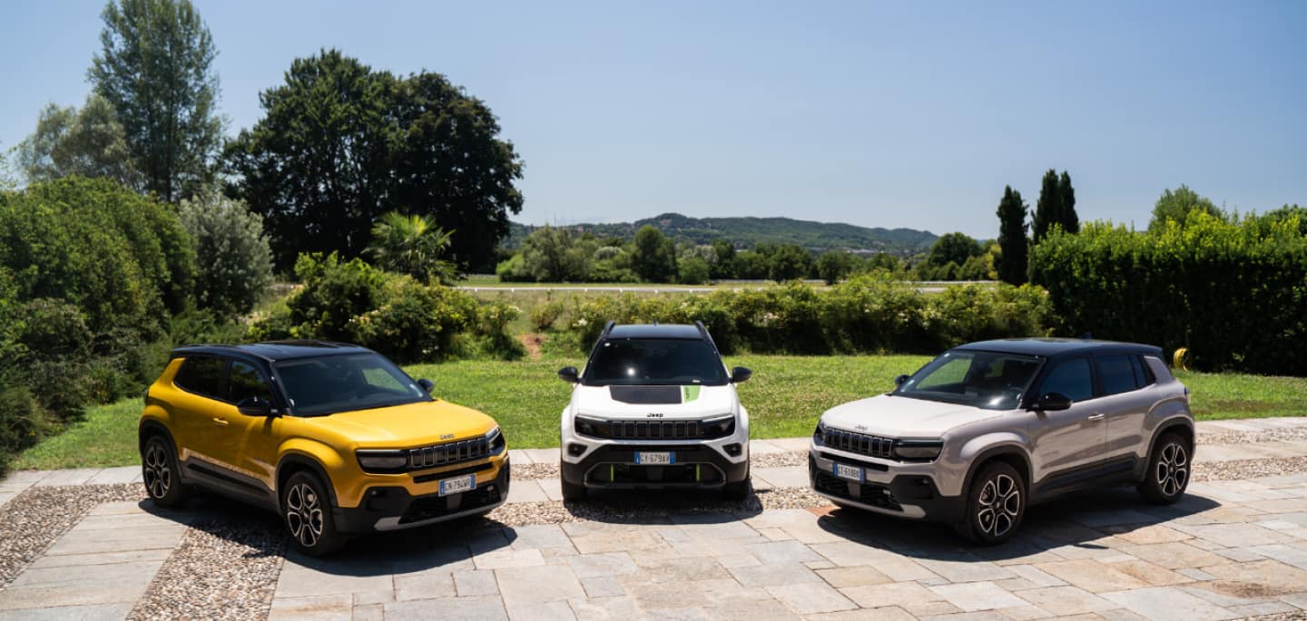 Jeep Avenger on a country road. 