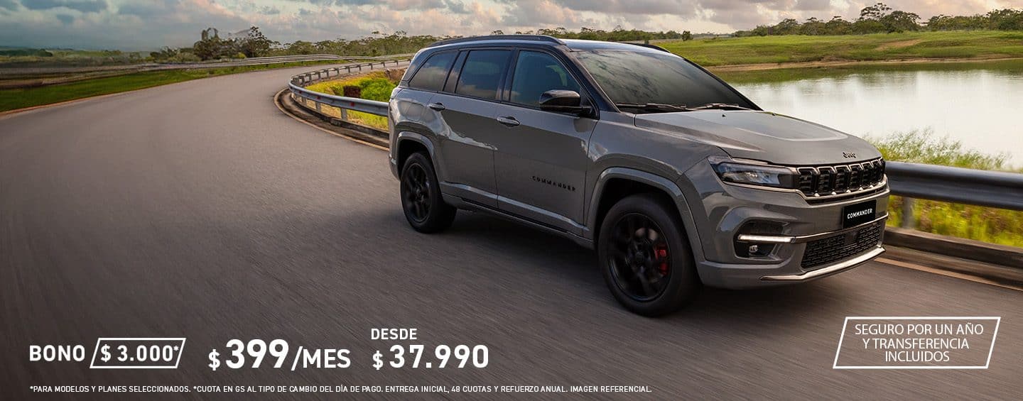 Jeep Commander color gris recorriendo un camino fuera de ruta, en un terreno desértico.