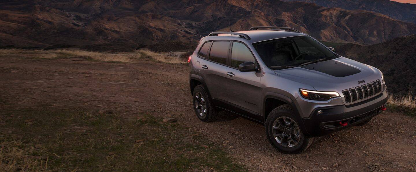 21 Jeep Cherokee Pricing And Specs 4 Door Mid Size Suv 21 Jeep Cherokee Pricing And Specs 4 Door Mid Size Suv