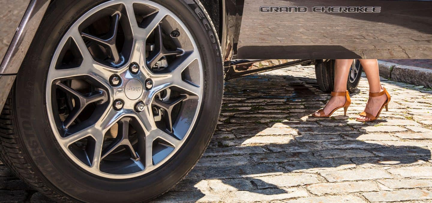 21 Jeep Grand Cherokee Photo Gallery