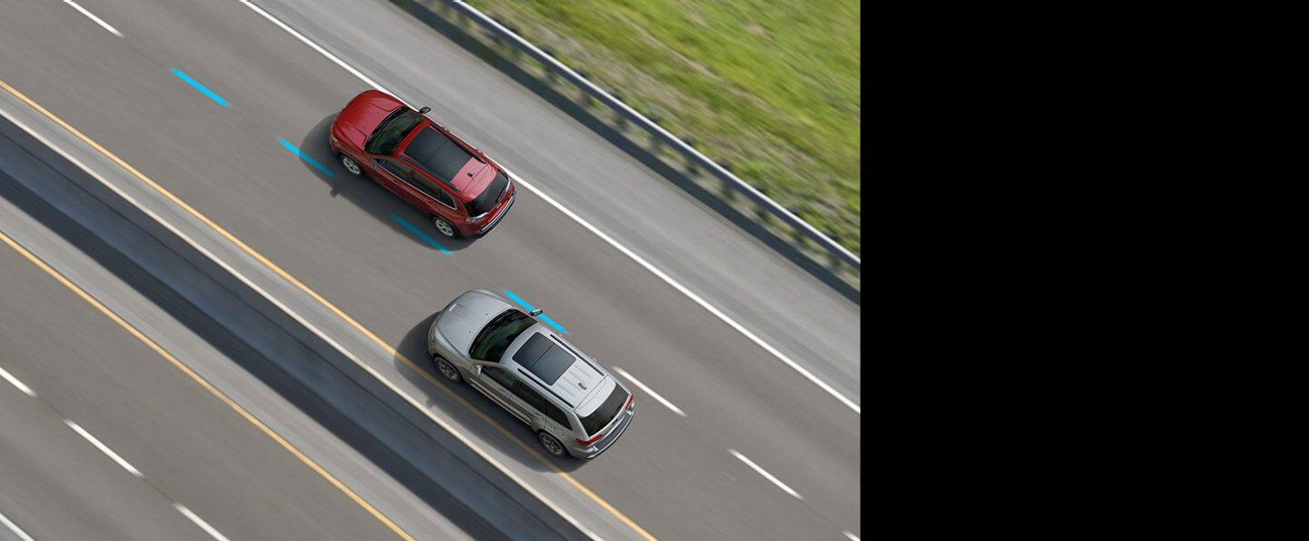 A bird's-eye view of the 2022 Jeep Cherokee in the right lane of a highway with the lane markers to its left highlighted in blue.