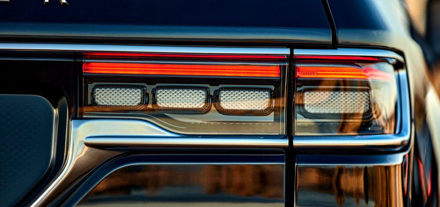2022-Grand-Wagoneer-Gallery-Exterior-Gal
