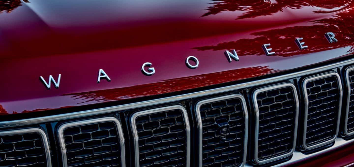 Display A close-up on the seven-slot grille on the front of the 2022 Wagoneer.