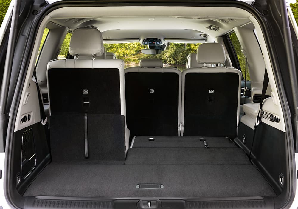 With 7 Passenger Trunk Space