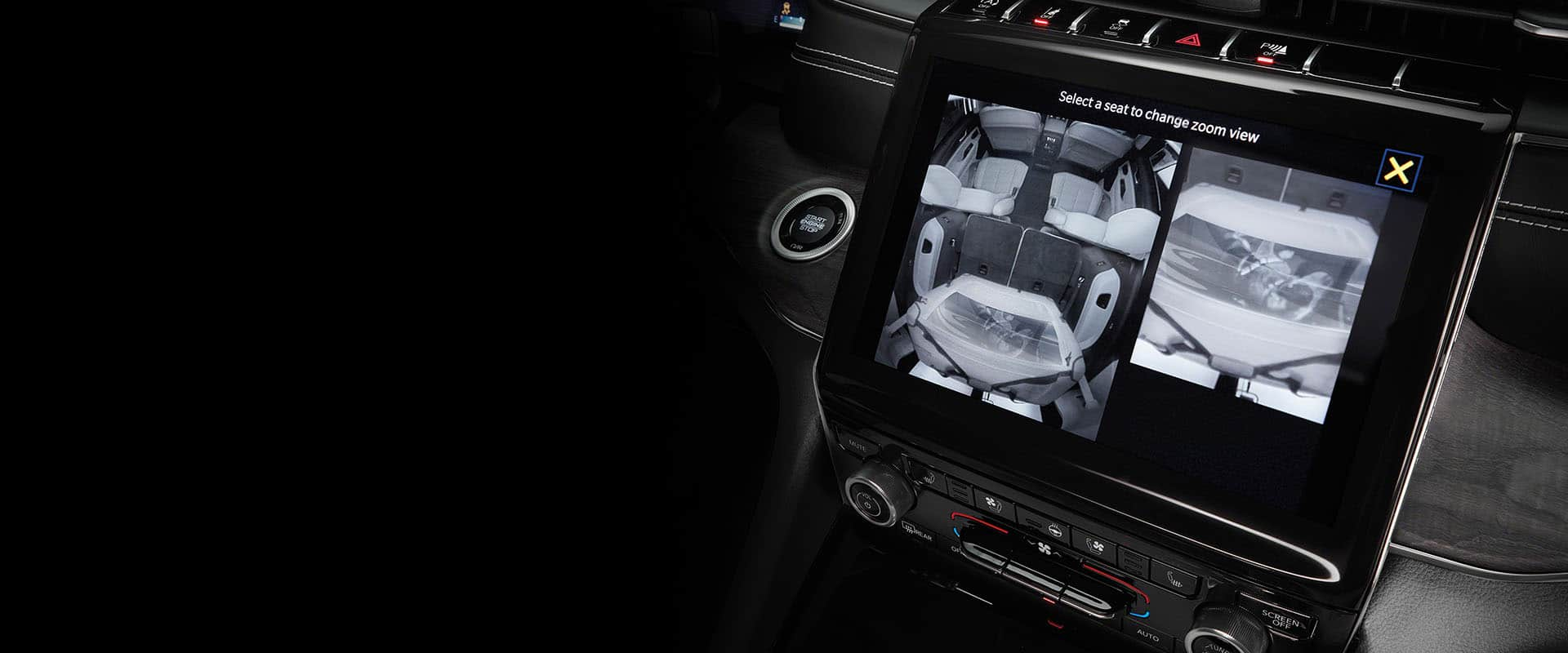 La pantalla táctil Uconnect del Jeep Grand Cherokee 2024 muestra la imagen de la cámara interior para los asientos traseros.