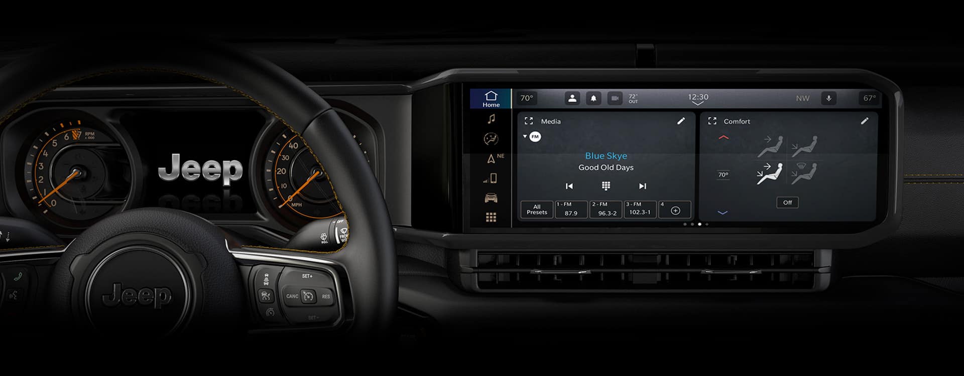 La pantalla digital de información para el conductor en el panel de instrumentos y la pantalla táctil Uconnect en la Jeep Gladiator 2024, en la que se exhibe la selección de audio y controles de temperatura en la pantalla táctil.