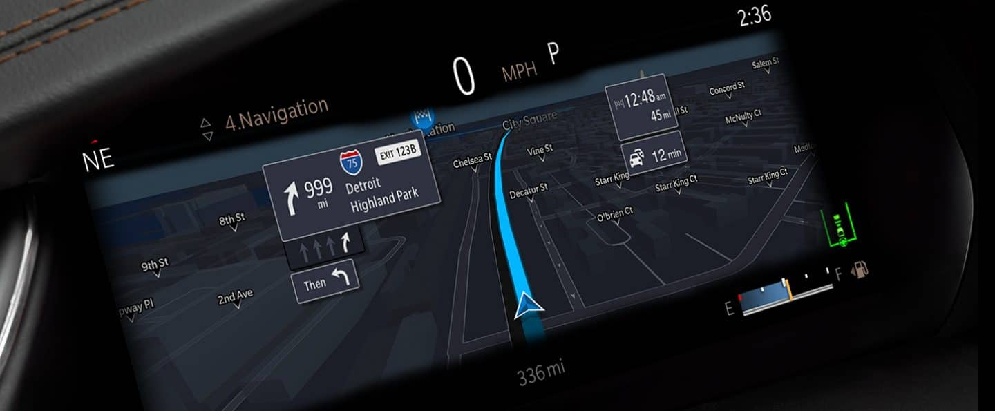 La pantalla digital con información para el conductor del Jeep Grand Cherokee 2024 donde se observa un mapa de navegación.