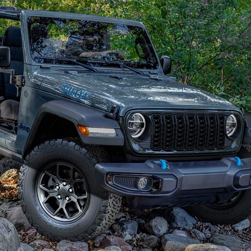 Купить новый Jeep Wrangler 4xe 2023 в наличии и на заказ в Москве.