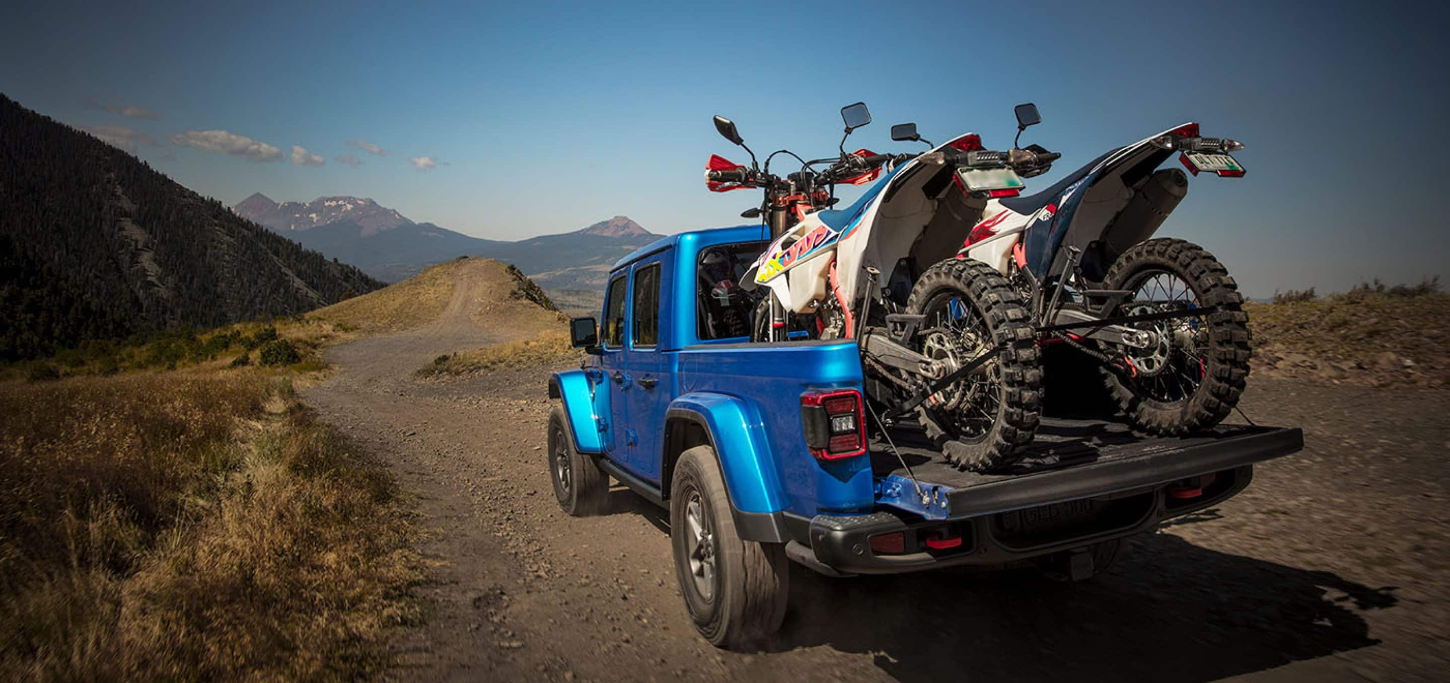 2025 jeep gladiator hauling motorcycles in trunk