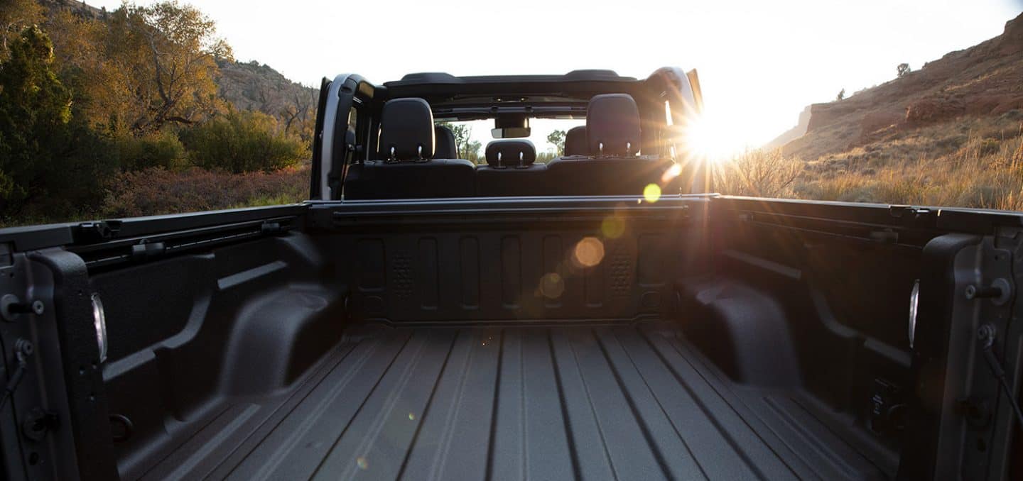 Display The pickup bed on a 2025 Jeep Gladiator, with its roof removed.