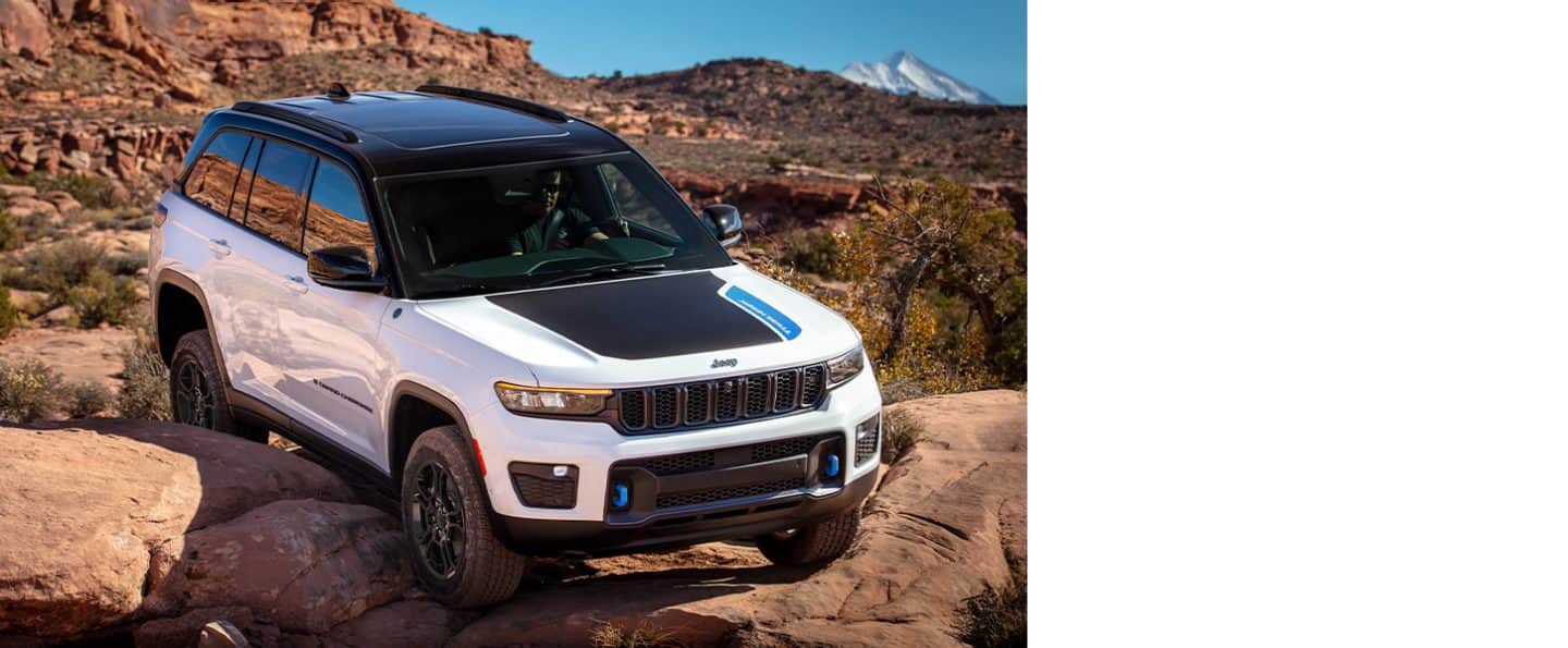 Full Hood Kit | JEEP GRAND CHEROKEE TRAILHAWK 2021 Full Hood Kit | JEEP GRAND CHEROKEE TRAILHAWK 2021