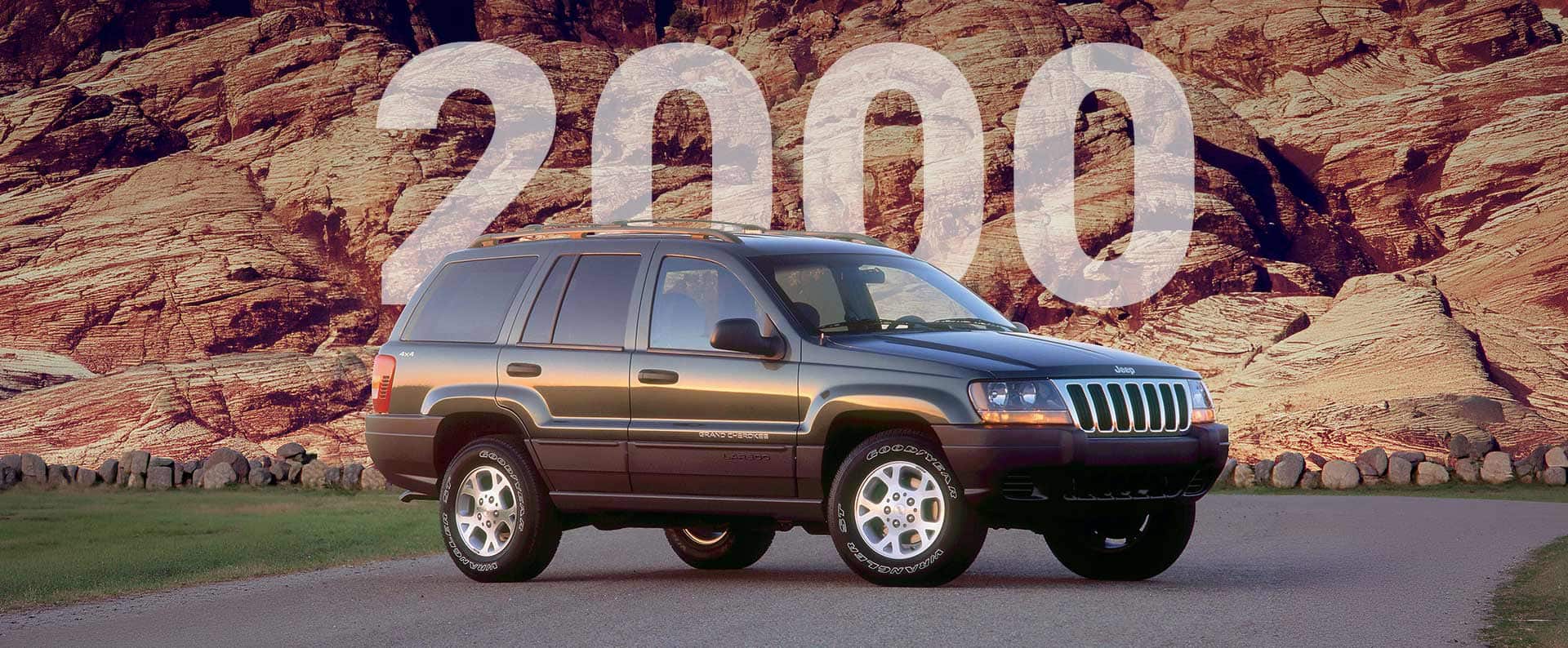 A brown 2000 Jeep Grand Cherokee. 2000.