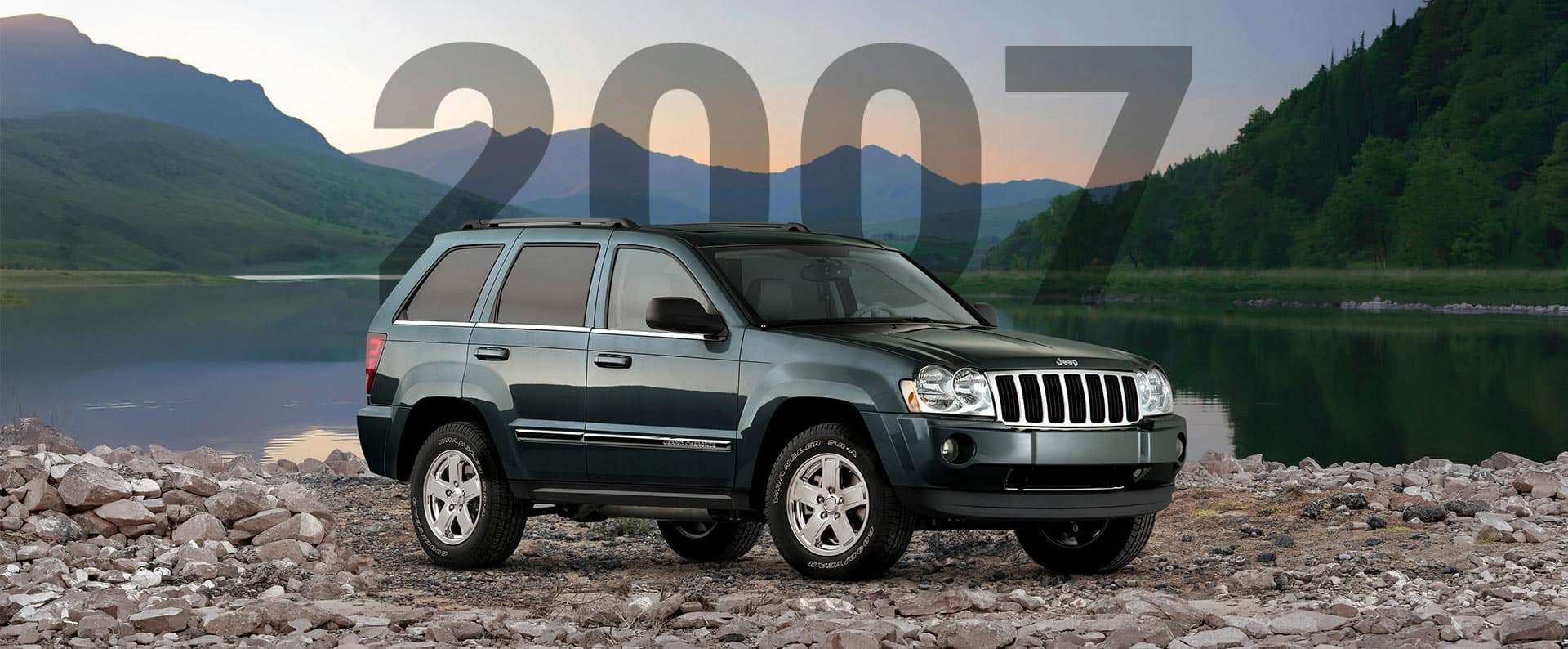 A Green 2007 Jeep Grand Cherokee. 2007.