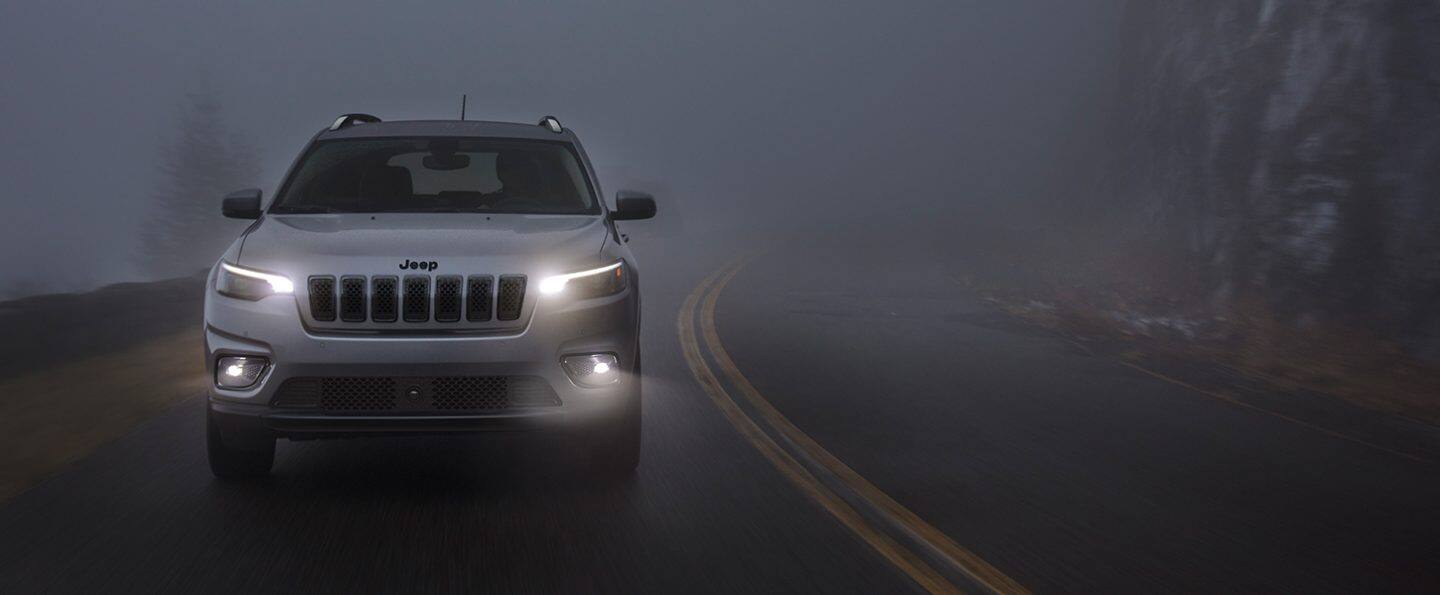 21 Jeep Cherokee Altitude Stylish Midsize Suv 21 Jeep Cherokee Altitude Stylish Midsize Suv
